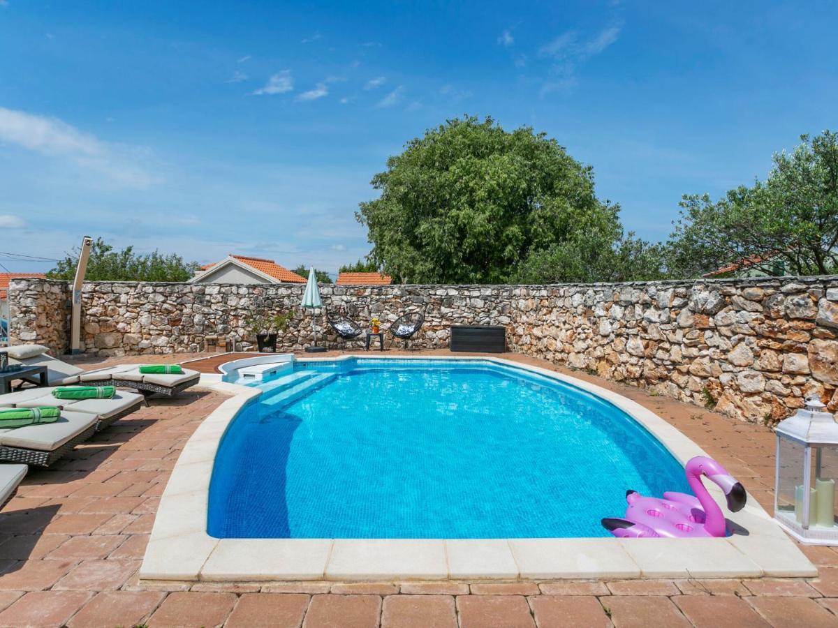 Chic Holiday Home In Marina With Private Swimming Pool Exterior photo