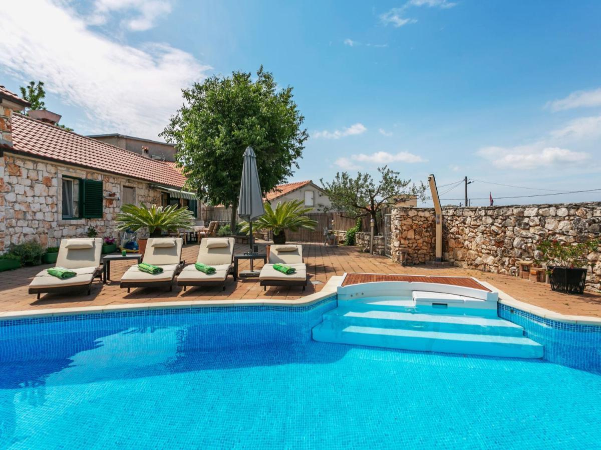 Chic Holiday Home In Marina With Private Swimming Pool Exterior photo