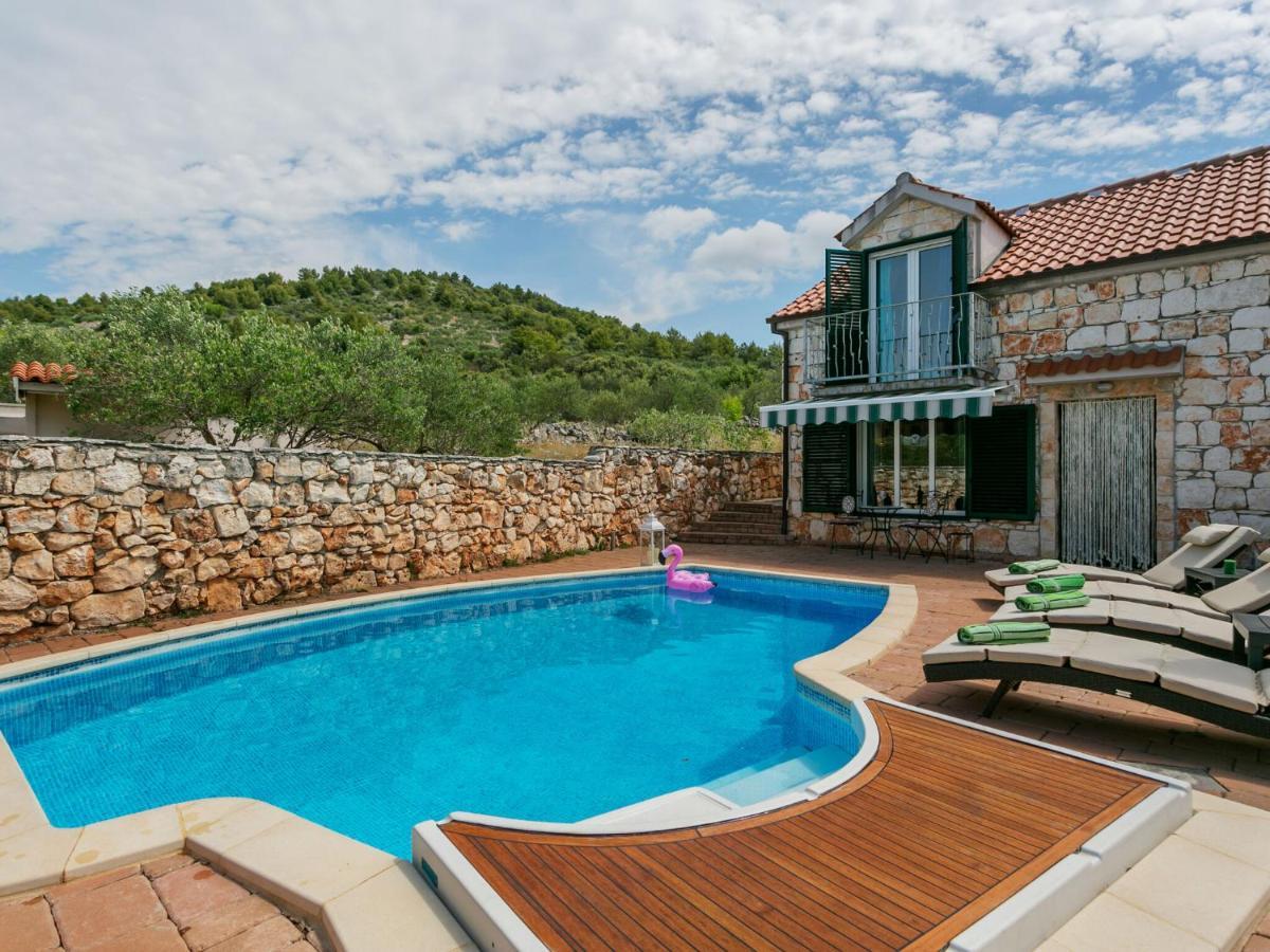 Chic Holiday Home In Marina With Private Swimming Pool Exterior photo